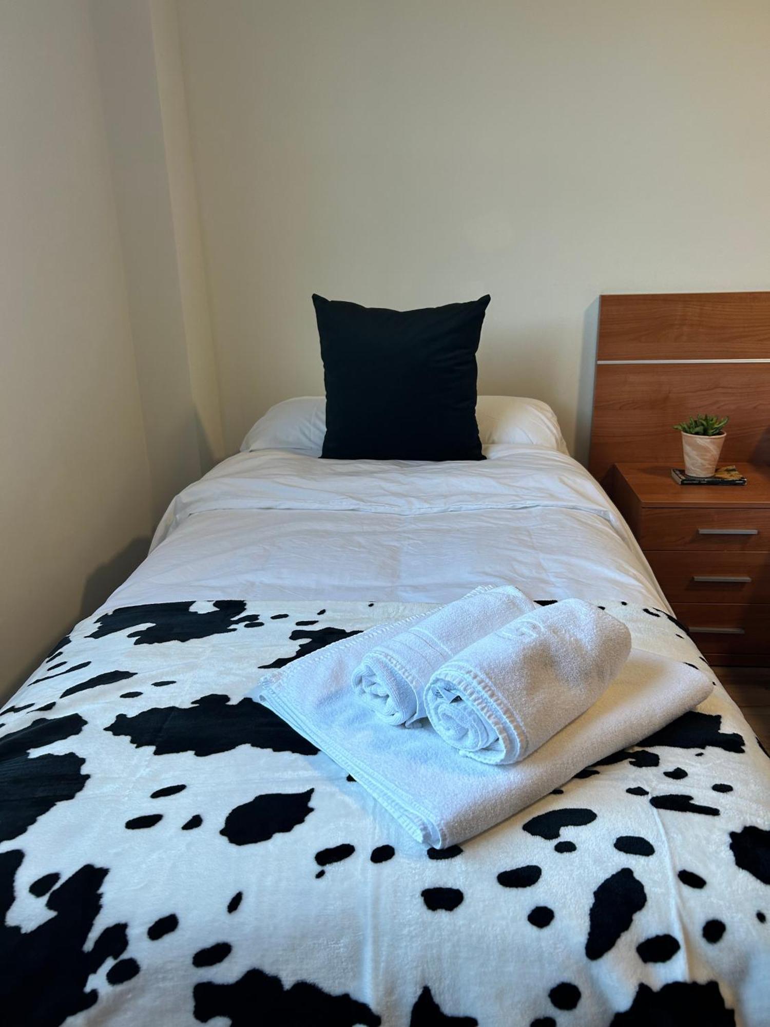 ホテル Bicis & Vacas La Pola de Gordon エクステリア 写真